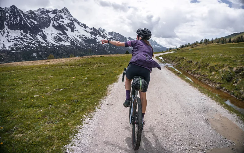 Gravel alpin à Passo Tonale, entre histoire et culture