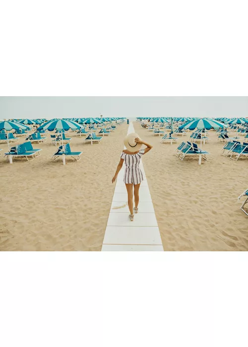 Reise zur Entdeckung der Küstenarchitektur von Rimini