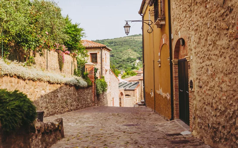 A walk through the streets of the mediaeval village in the footsteps of the Poet