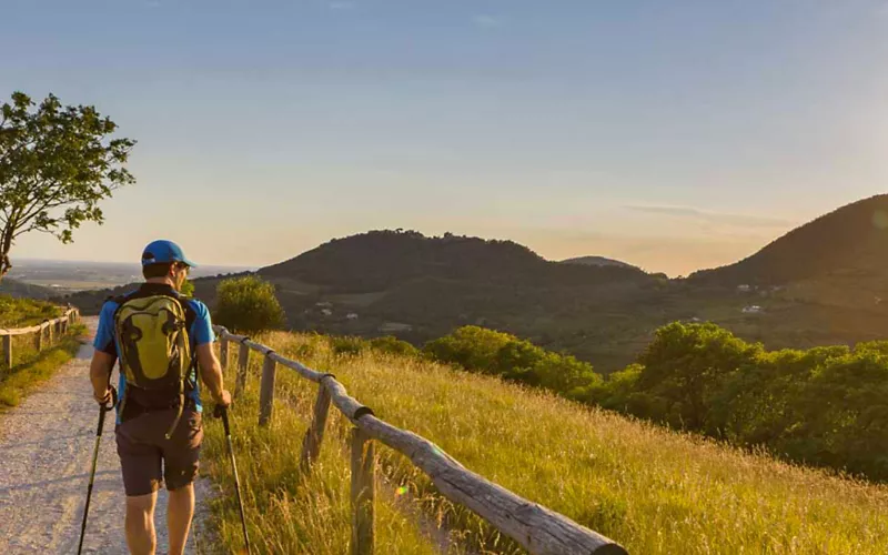 30 senderos en las Colinas Euganeas para un trekking en el corazón volcánico del Véneto