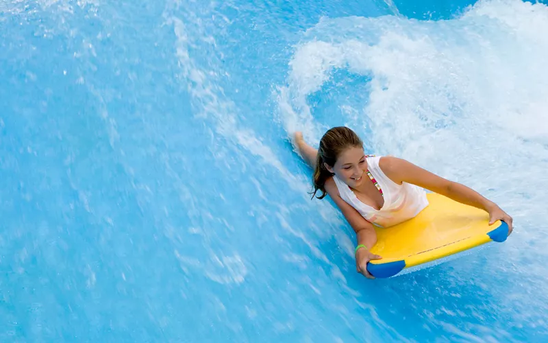 The attractions: aquatic and aerial challenges and relaxation