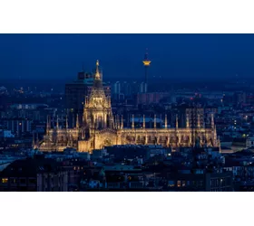 Catedral de Milán de noche