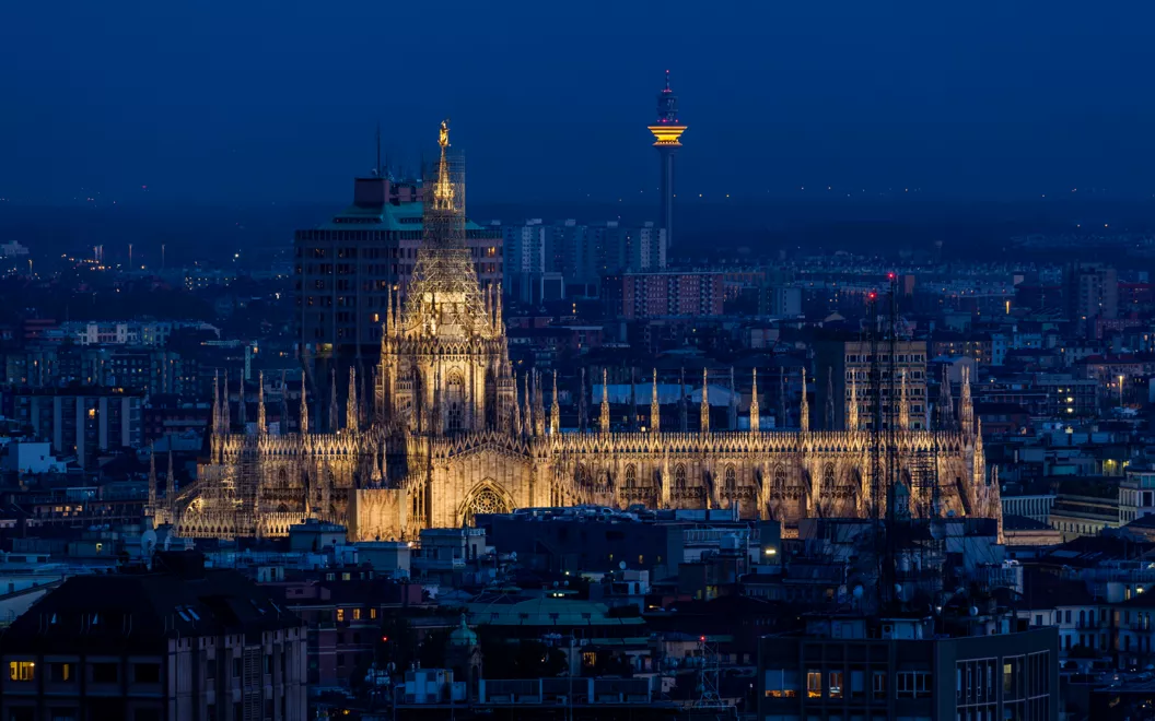 Catedral de Milán de noche