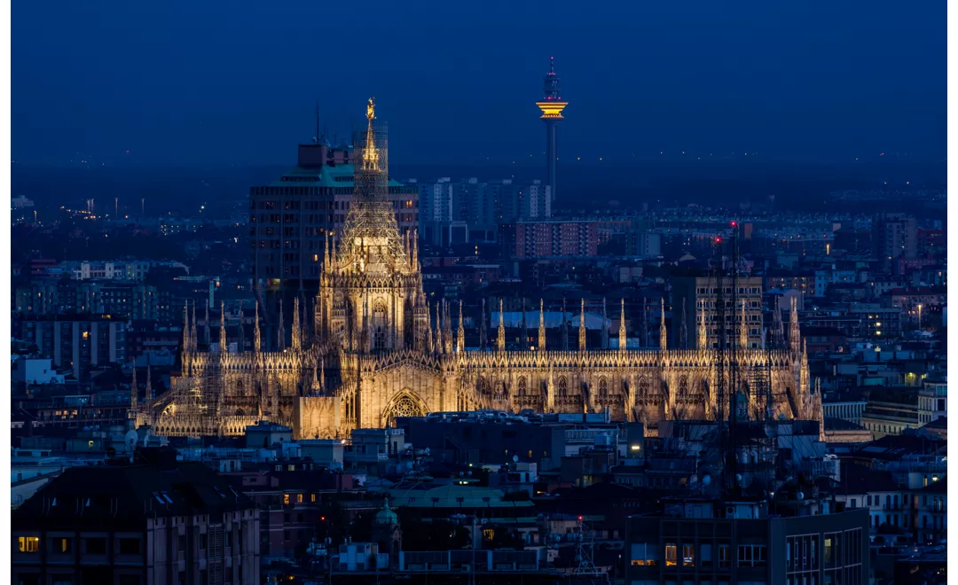 Duomo di Milano illuminato di sera