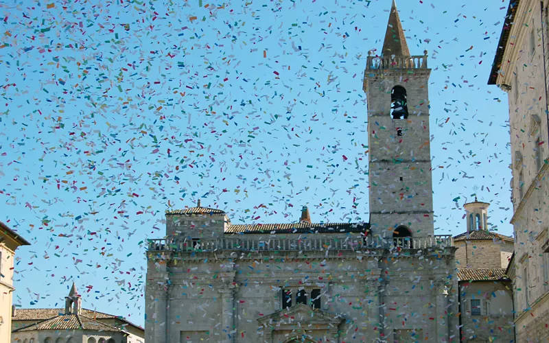 Carnaval d'Ascoli Piceno : satire et divertissement sur la place