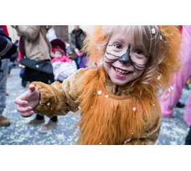 Niño en el Carnaval de Acireale