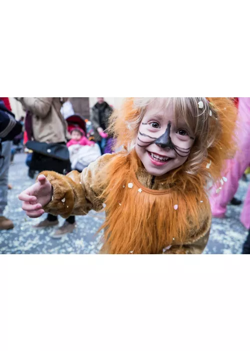Niño en el Carnaval de Acireale