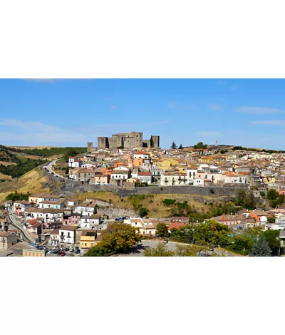 El castillo de Melfi, en Basilicata, una fortaleza y guía de la Edad Media