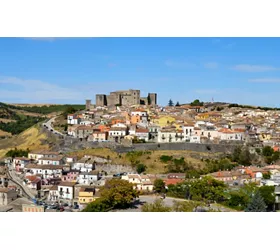 Il Castello di Melfi, in Basilicata, fortezza-guida del Medioevo