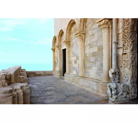 Catedrais românicas à beira-mar: a costa ao norte de Bari