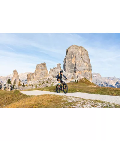 Fünf Etappen mit dem Fahrrad in den Dolomiten von Venetien