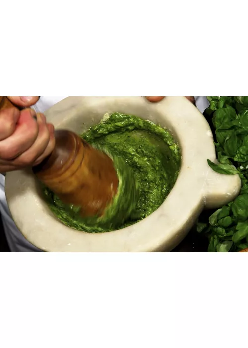 Cómo hacer pesto: 4 clases de cocina con vistas en Liguria