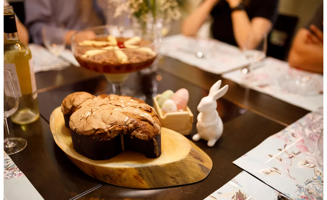 Paloma de Pascua, dulce italiano, en un restaurante