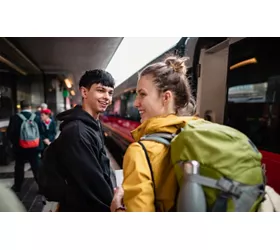 How to travel by bus or train with friends in an eco-friendly and fun way