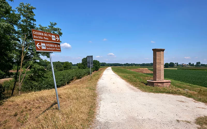 La Corte Sant’Andrea all’attraversamento del Po