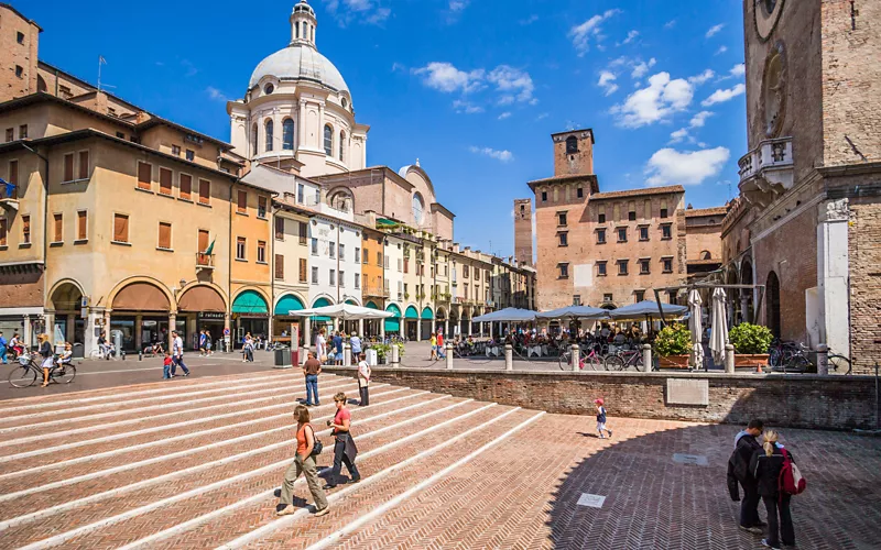 Visit the four most beautiful squares in Verona