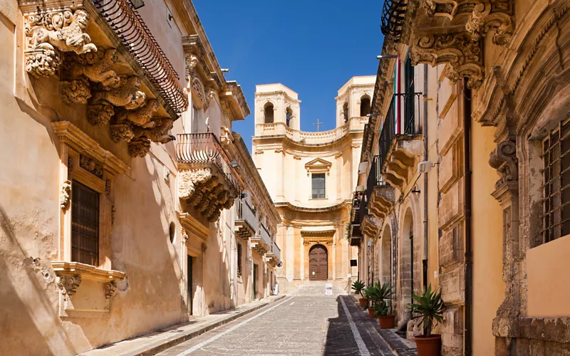 Qué ver en Noto y alrededores: tesoros y pueblos que te dejan con los ojos abiertos