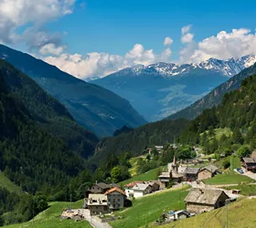 Da Aosta a Fenis: le valli in motocicletta