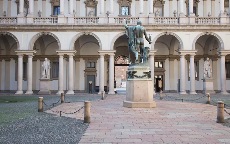 Cortile della Pinacoteca di Brera a Milano