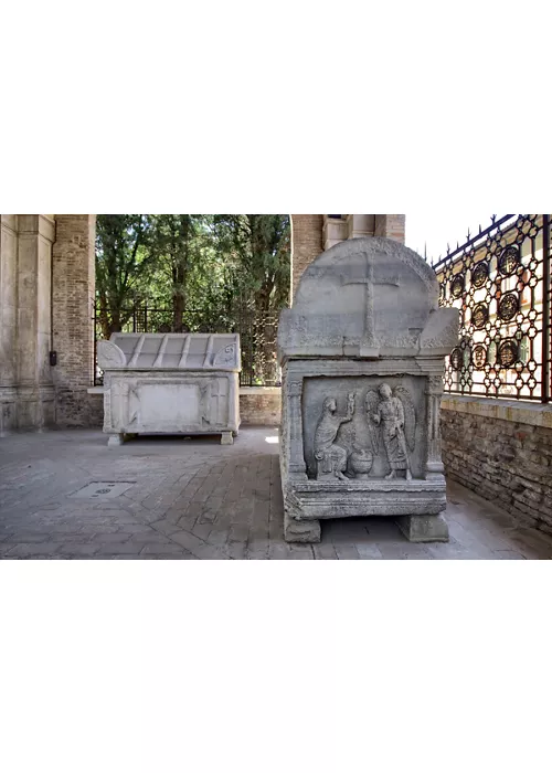 Dante en Rávena, entre franciscanos, mosaicos bizantinos y pinos piñoneros