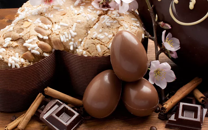 La Paloma de Pascua italiana y los huevos de chocolate de Pascua