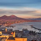 Vista di Napoli e del Vesuvio dall'alto