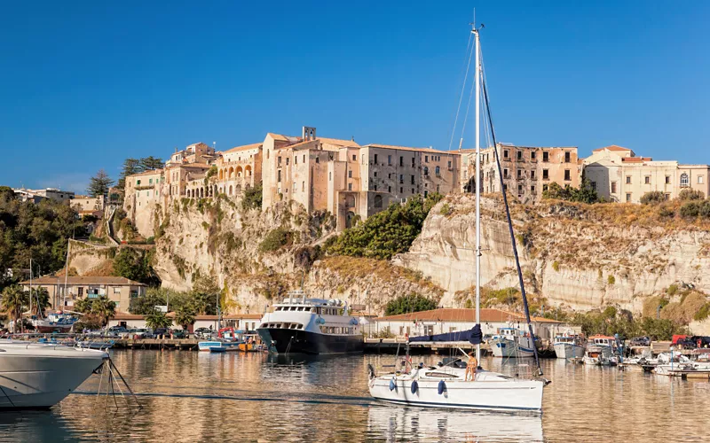 excursiones en barco de vela calabria