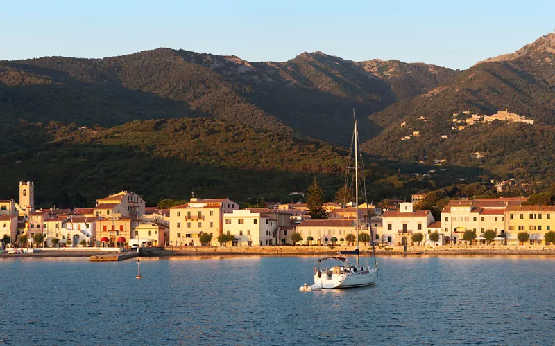 Sailing boat trips in Tuscany: discovering the Argentario coastline