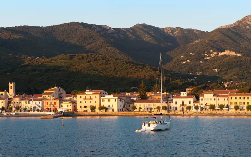 Excursiones en velero por la Toscana: descubriendo la costa del Argentario