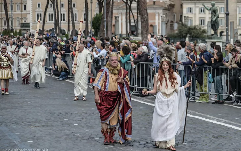 Desfile de Máscaras do Aniversário de Roma