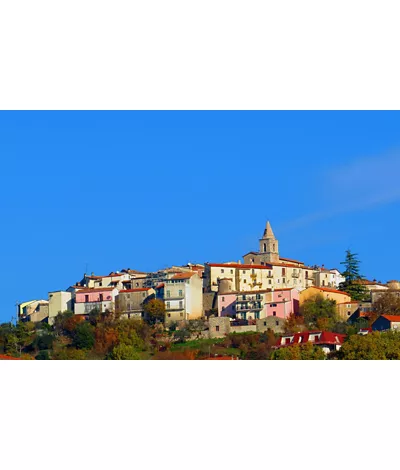 Fornelli, en el pueblo de las torres, el aceite y la belleza