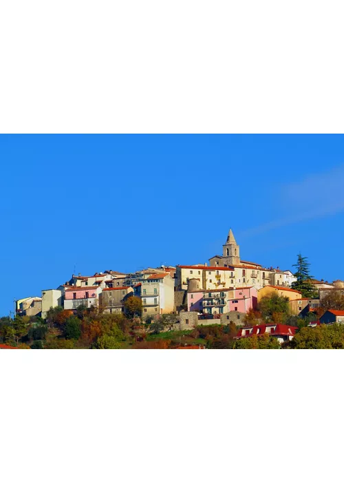 Fornelli, en el pueblo de las torres, el aceite y la belleza