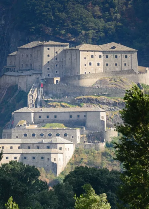Fortalezas medievales y tradiciones ancestrales en los picos más altos de Europa: esto es el Valle de Aosta