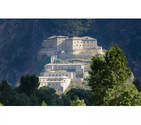 Fortezze medievali e antiche tradizioni sulle vette più alte d’Europa: è la Valle d’Aosta