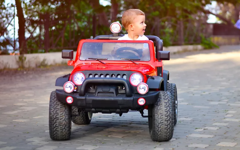 Mini-Abenteuer am Steuer: Echtes Fahren mit dem Genie der Maschine