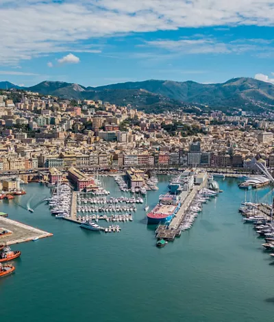 A tour to discover the beating heart of Genoa