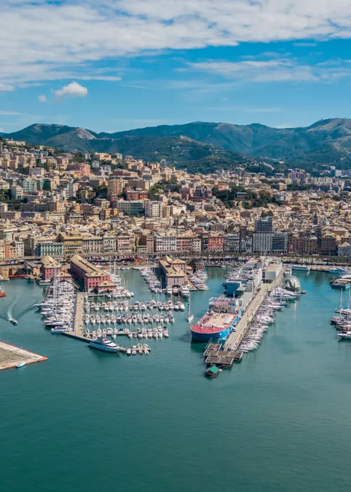 A tour to discover the beating heart of Genoa
