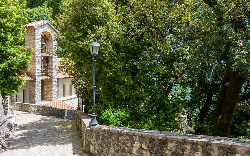 greccio borgo abbracciato dalla natura