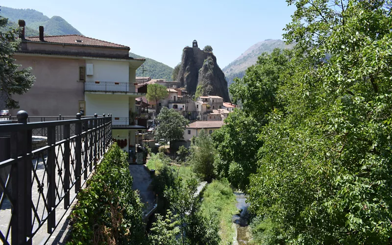 Una grotta dedicata alla Madonna di Lourdes