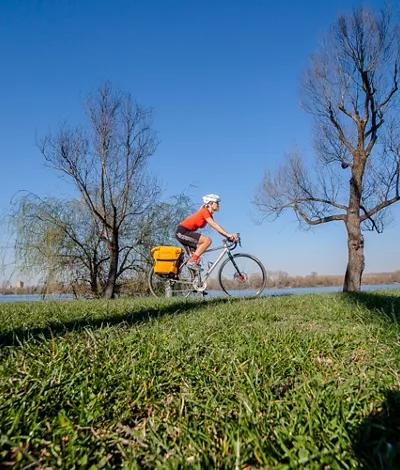 Cycling in Lombardy: 10 family itineraries