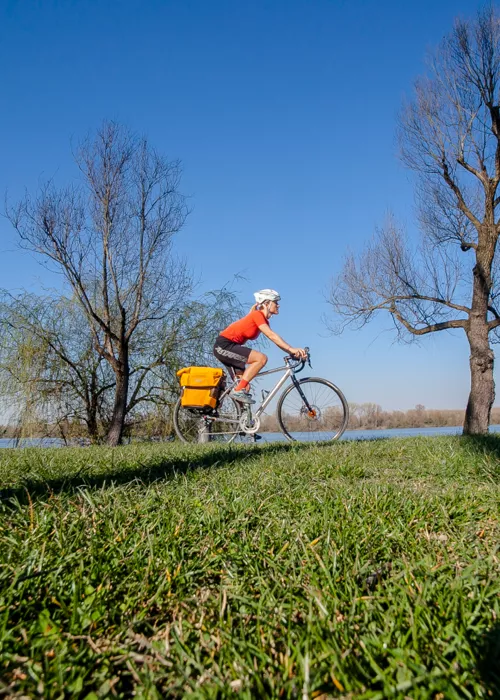 Cycling in Lombardy: 10 family itineraries