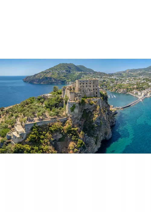 Isquia, la isla del bienestar con jardines termales y fuentes naturales