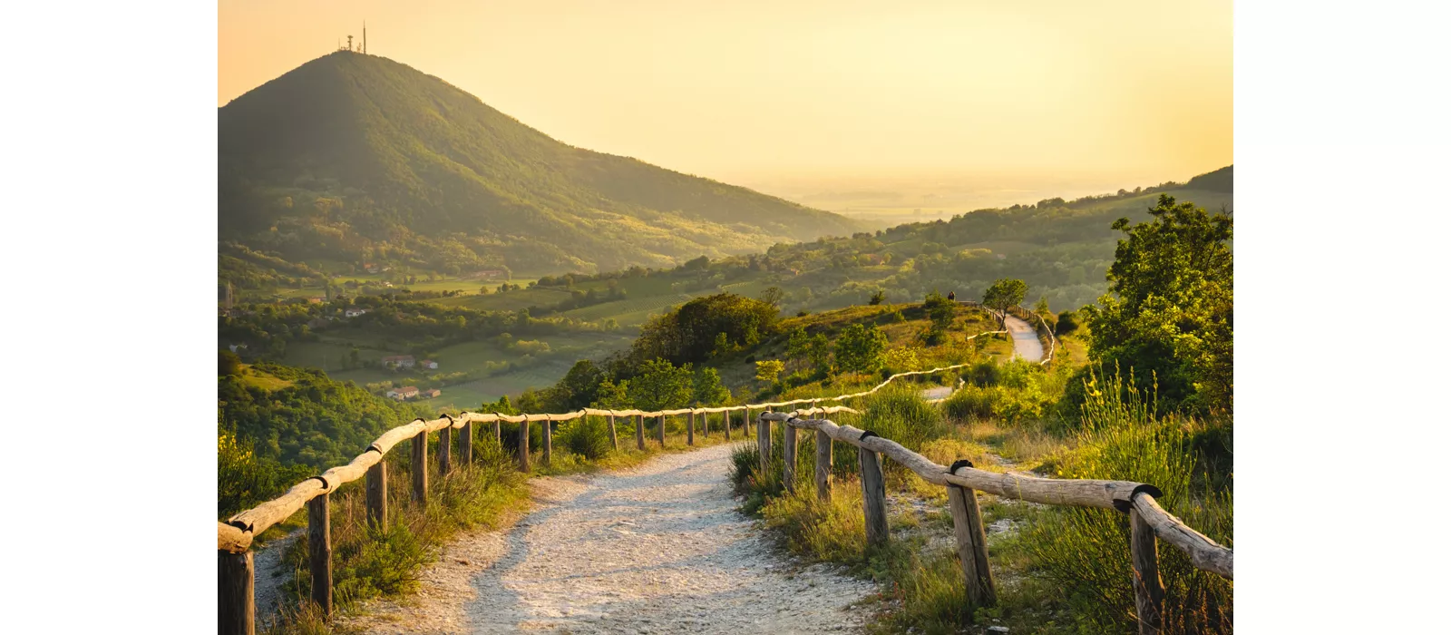 The mediaeval charm of castles, villages and walled towns in the Euganean Hills