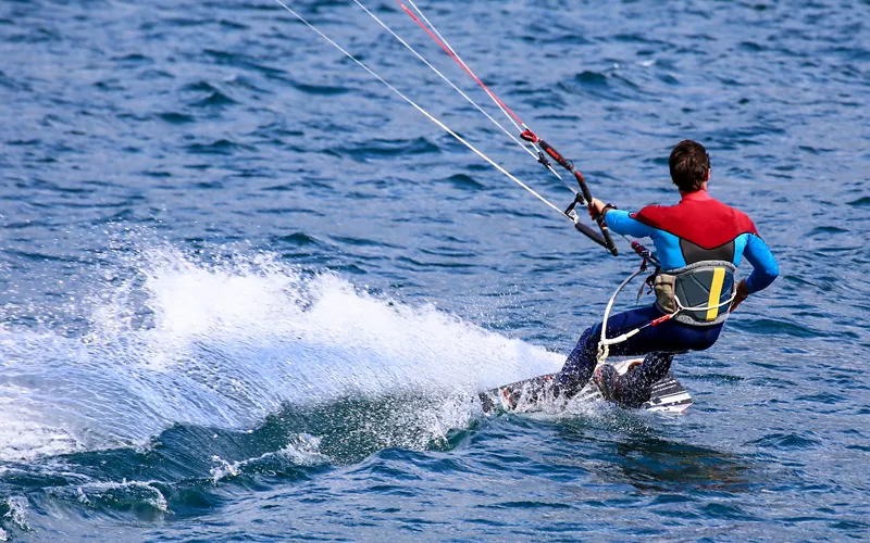 Kitesurf no lago em Itália: da Lombardia ao Veneto