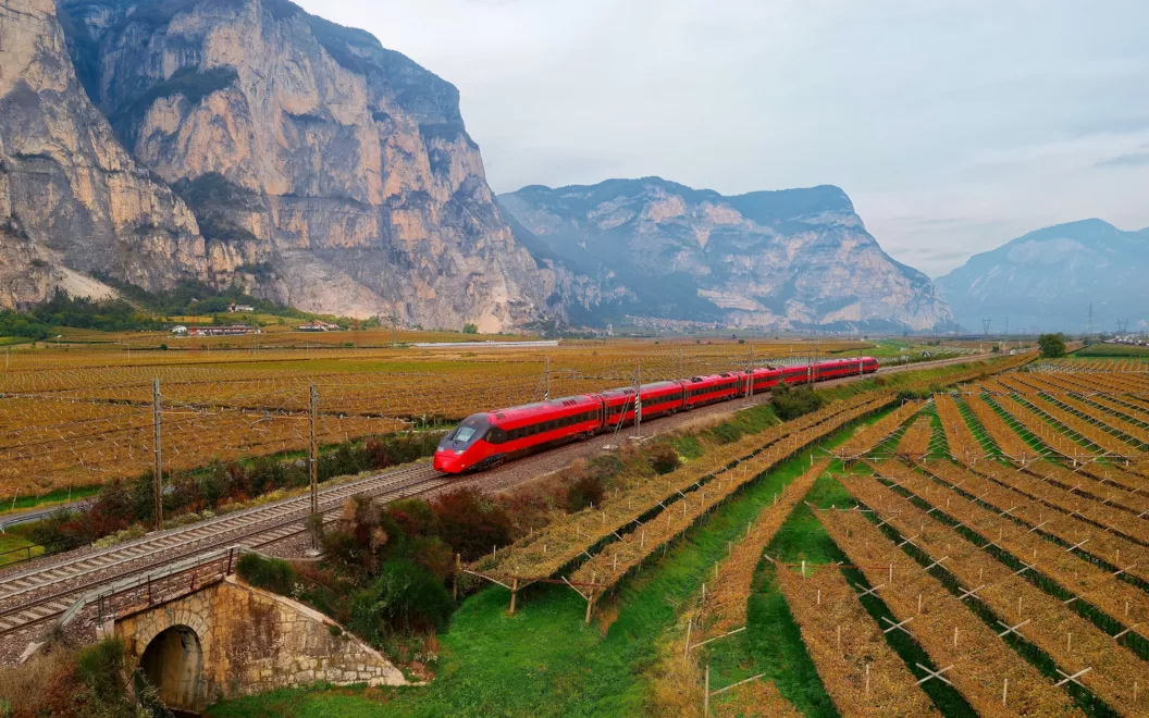 l italia vista a bordo di un treno ad alta velocita