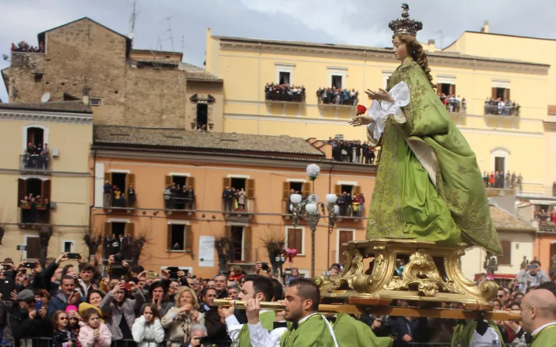 Madonna che scappa, a Sulmona in Abruzzo