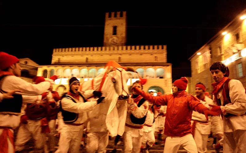 the crazy bullfighting of the fake ox