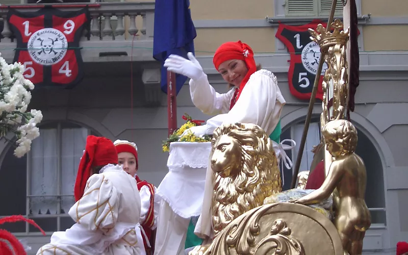 Vezzosa Mugnaia al Carnevale di Ivrea