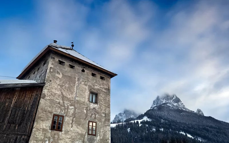 La torre di Pozza, un tempo guardiana della valle