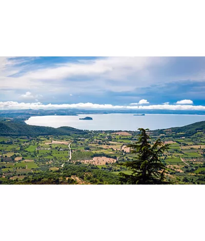 Los lagos redondos de la Tuscia de Viterbo y de los Castelli Romani